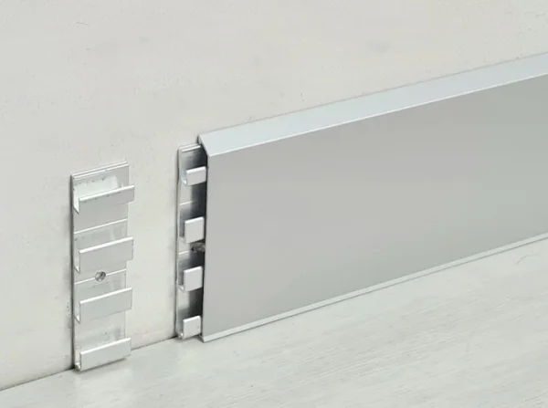 Алюминиевый плинтус Fezard Кабельный ALP-С70 Алюминий 70*10*2500 мм в Екатеринбурге