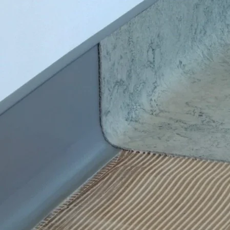 Коннелюрный односоставной плинтус Bonkeel Prof Серый (95х2700мм) в Екатеринбурге