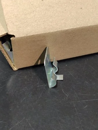 Клипсы к плинтусу MDF Bonkeel (50шт) в Екатеринбурге